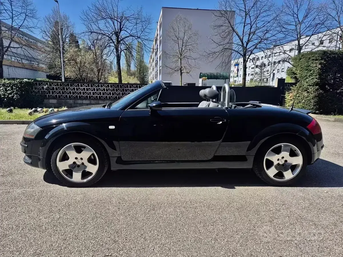 Usata Audi TT Roadster 179 CV (131 kW) 2004 Nero Cabrio
