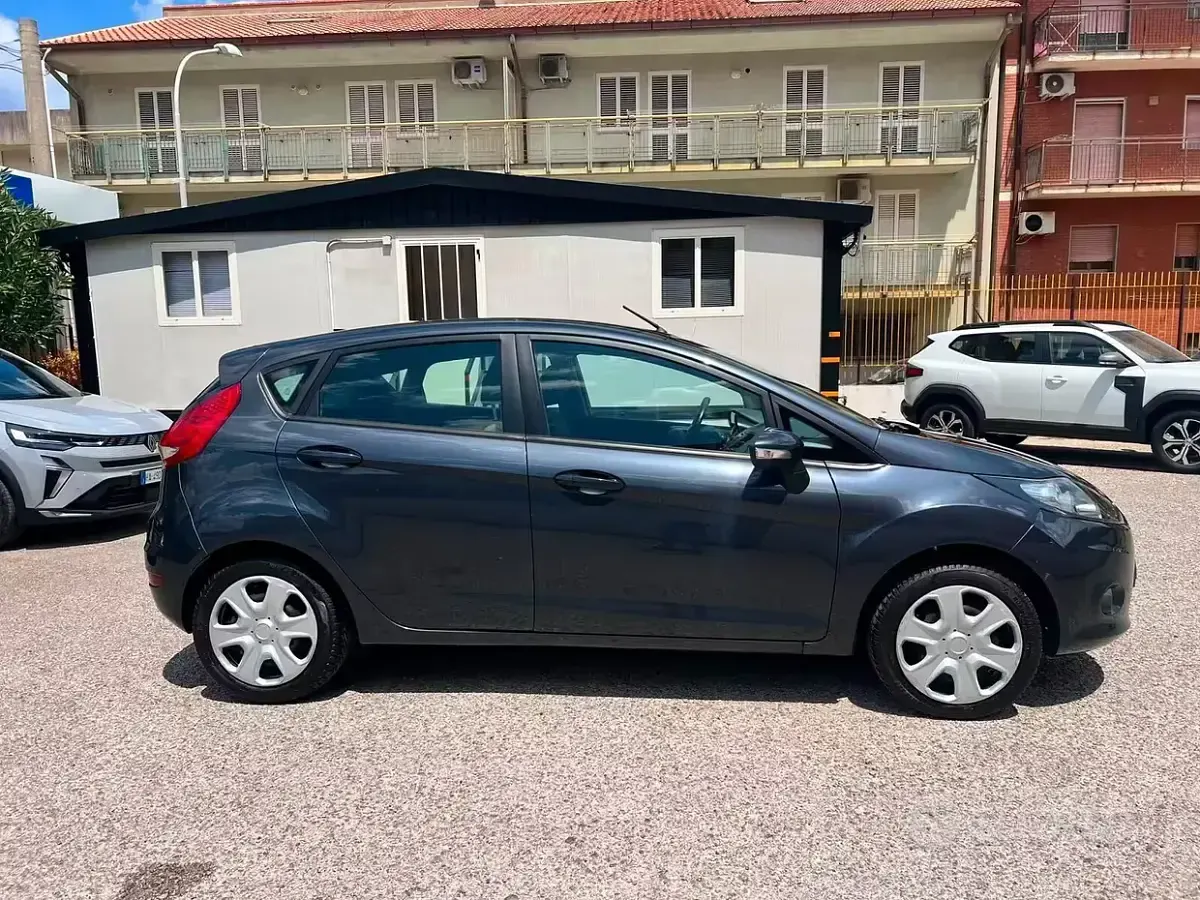 Usata Ford Fiesta 68 CV (50 kW) 2009 Grigio Berlina
