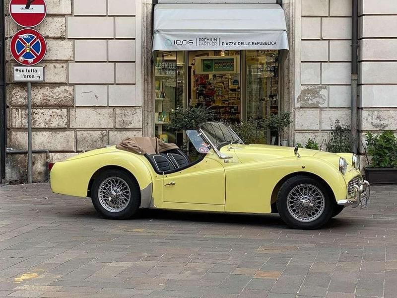 Usata Triumph TR3 101 CV (74 kW) 1959 Giallo Cabrio