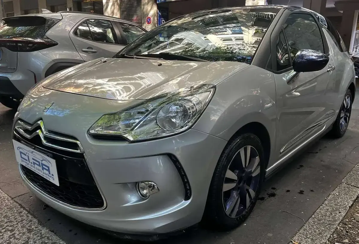 Usata Citroën DS3 So Chic 68 CV (50 kW) 2015 Argento Berlina