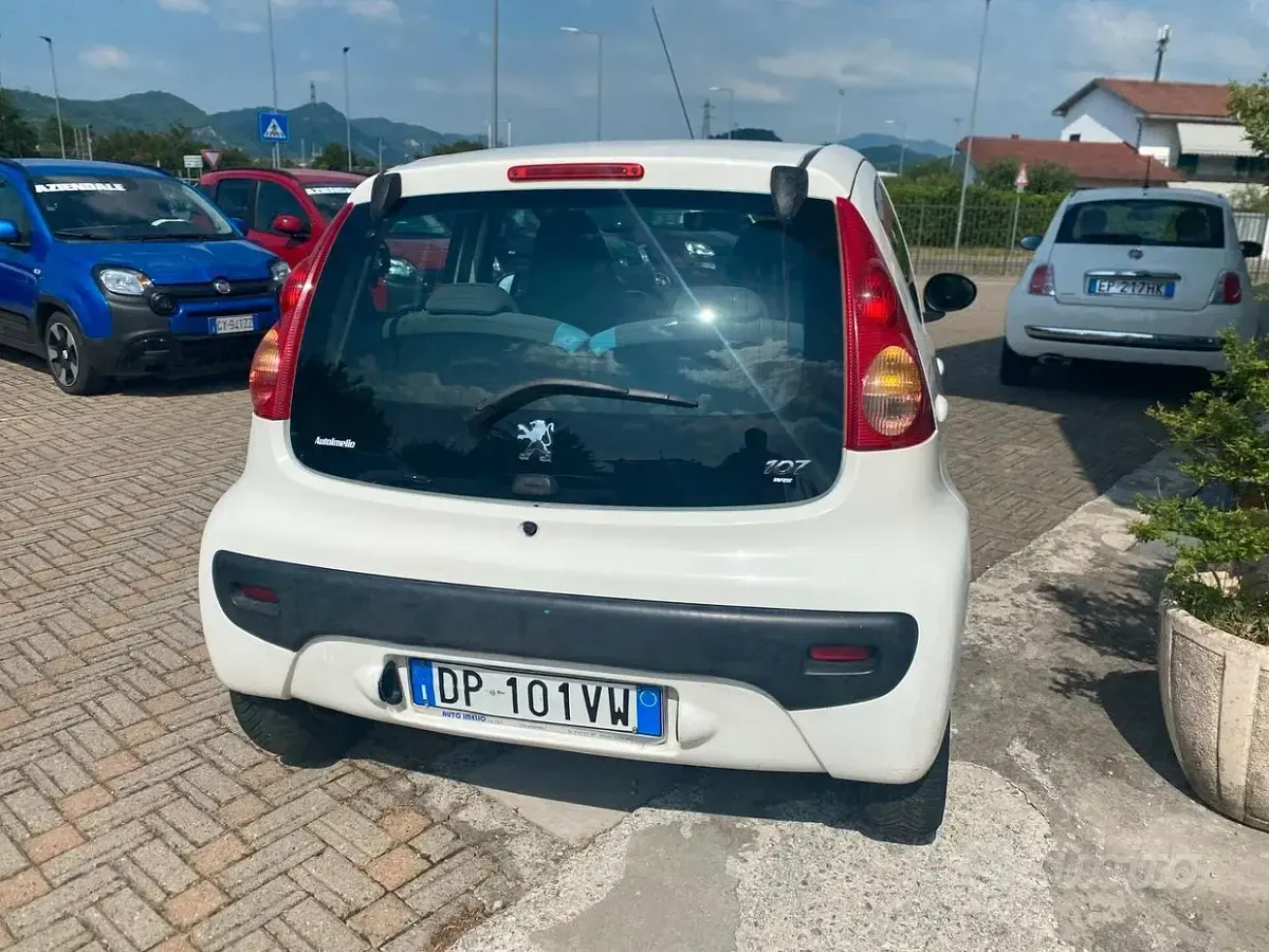 Usata Peugeot 107 Urban Move 68 CV (50 kW) 2008 Bianco Utilitaria