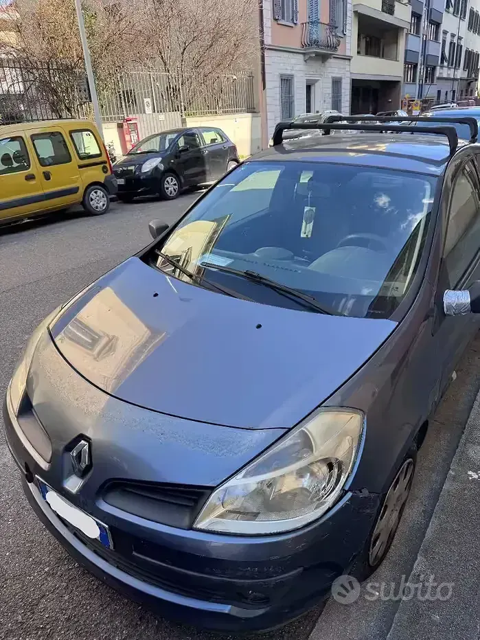 Usata Renault Clio III 75 CV (55 kW) 2005 Grigio Berlina