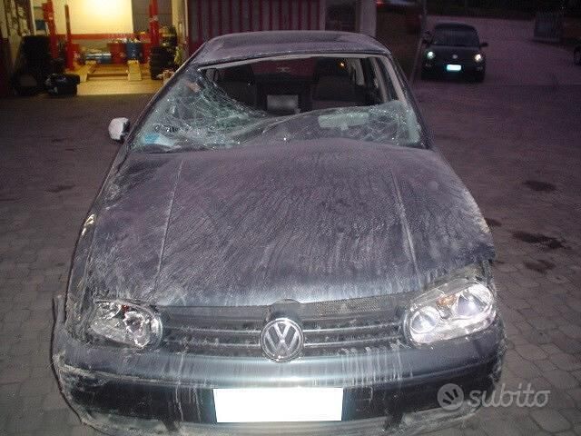 Usata VW Golf IV Highline 110 CV (80 kW) 2002 Grigio Berlina