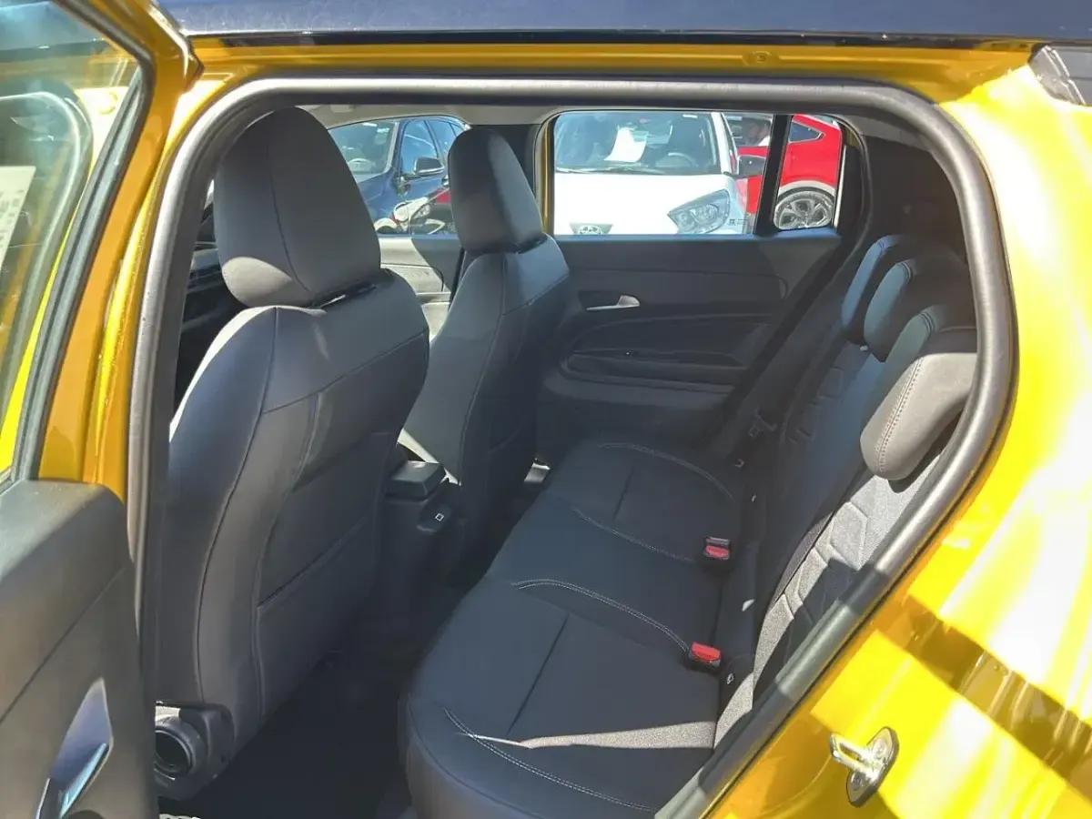Nuova Jeep Avenger Altitude 101 CV (74 kW) 2025 Giallo SUV