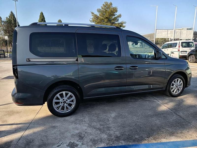 Usata Ford Tourneo 102 CV (75 kW) 2023 Grigio Monovolume