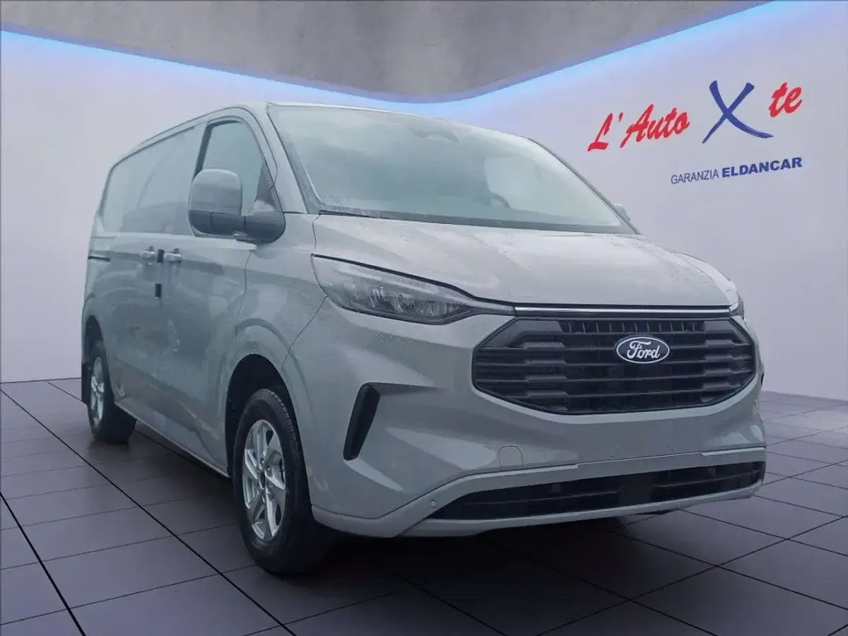 Nuova Ford Transit Custom Titanium 136 CV (100 kW) 2026 Grigio pastello Furgone