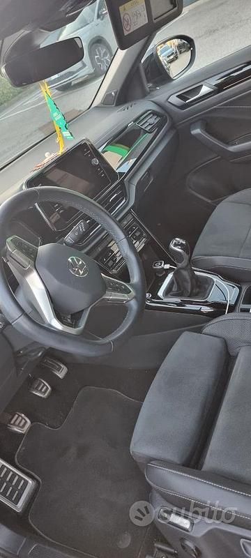 Usata VW T-Roc R-line 150 CV (110 kW) 2023 Nero SUV