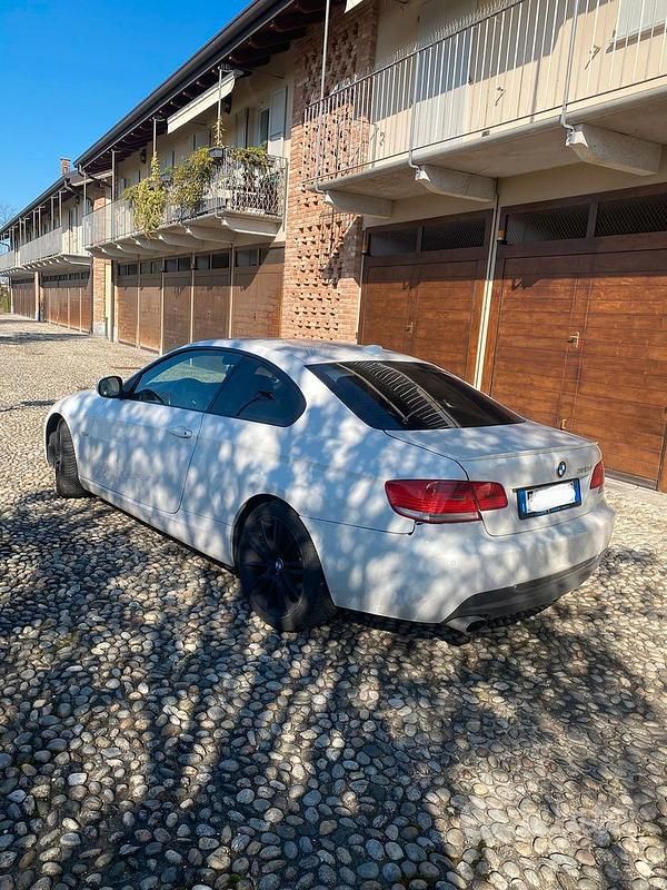 Usata BMW 320 Sport Line 2010 Bianco Coupé