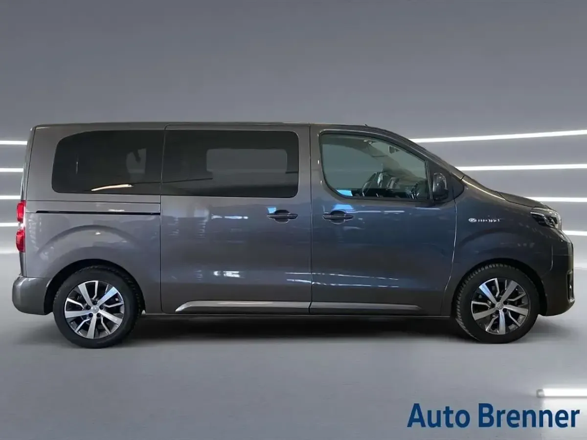 Usata Toyota Proace Comfort 100 kW (136 CV) 2022 Grigio Monovolume