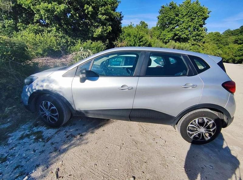 Usata Renault Captur 90 CV (66 kW) 2014 Argento SUV