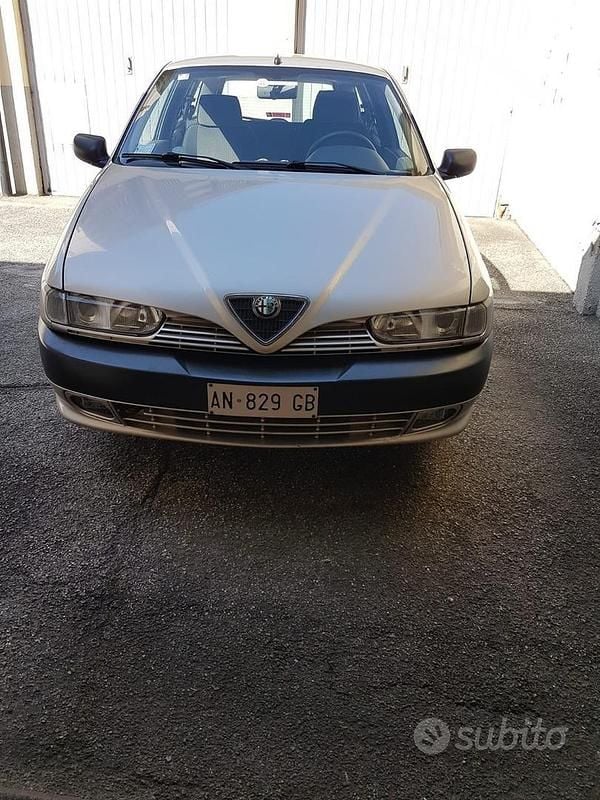 Usata Alfa Romeo 145 103 CV (75 kW) 1997 Grigio Utilitaria
