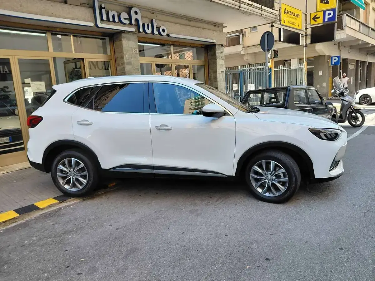Usata MG HS Comfort 162 CV (119 kW) 2024 Bianco SUV