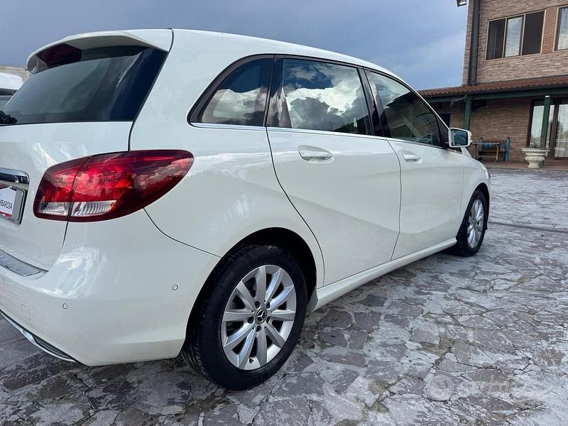 Occasion Mercedes B180 Premium 109 PK (80 kW) 2018 Wit MPV