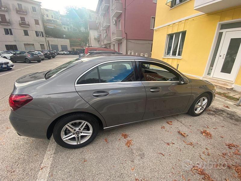 Usata Mercedes A180 Premium 116 CV (85 kW) 2020 Grigio Berlina