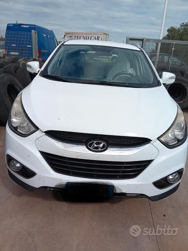 Bianco Usata 2010 Hyundai ix35 SUV | 2000 € - Immagine 1/4