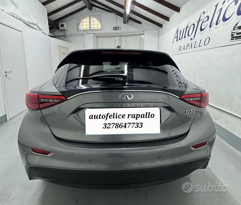 Usata Infiniti Q30 Premium 108 CV (79 kW) 2017 Grigio Berlina