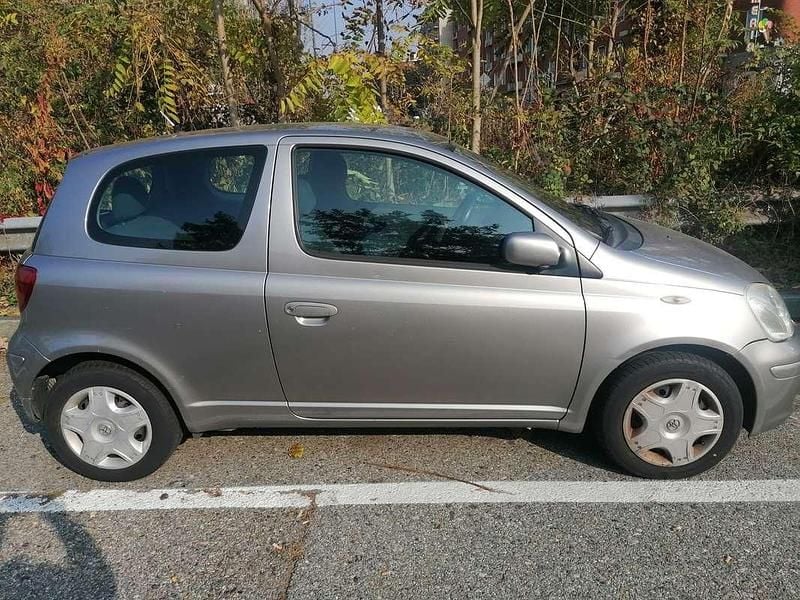 Usata Toyota Yaris Sol 69 CV (50 kW) 2005 Berlina