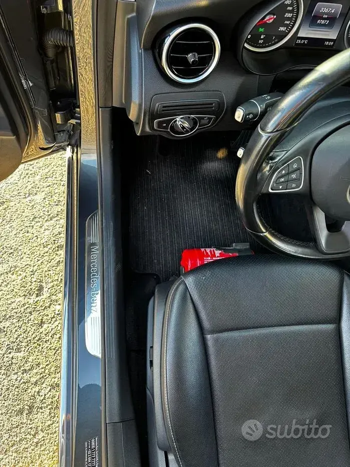 Usata Mercedes C180 122 CV (89 kW) 2018 Grigio Berlina