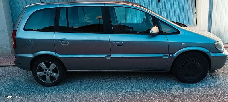Usata Opel Zafira 101 CV (74 kW) 2004 Grigio Monovolume