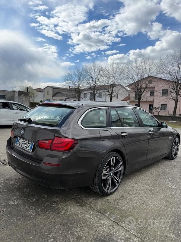 Usata BMW 520 M Sport 183 CV (134 kW) 2012 Marrone Station wagon