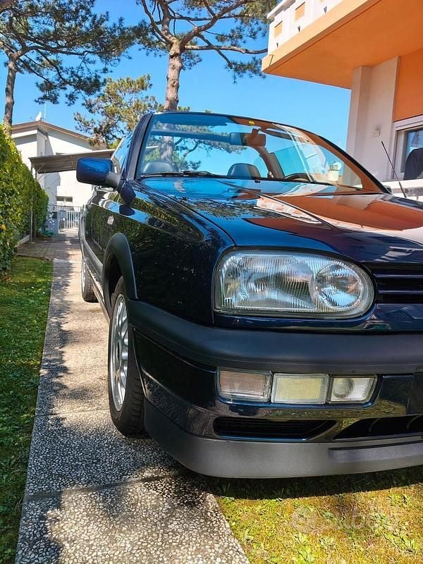 Usado VW Golf Cabriolet 101 HP (74 kW) 1998 Azul Cabrios