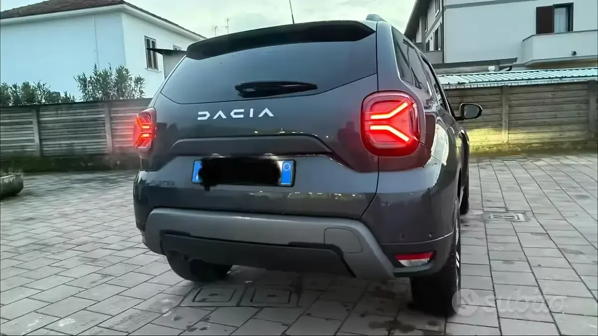 Usata Dacia Duster 101 CV (74 kW) 2023 Grigio SUV