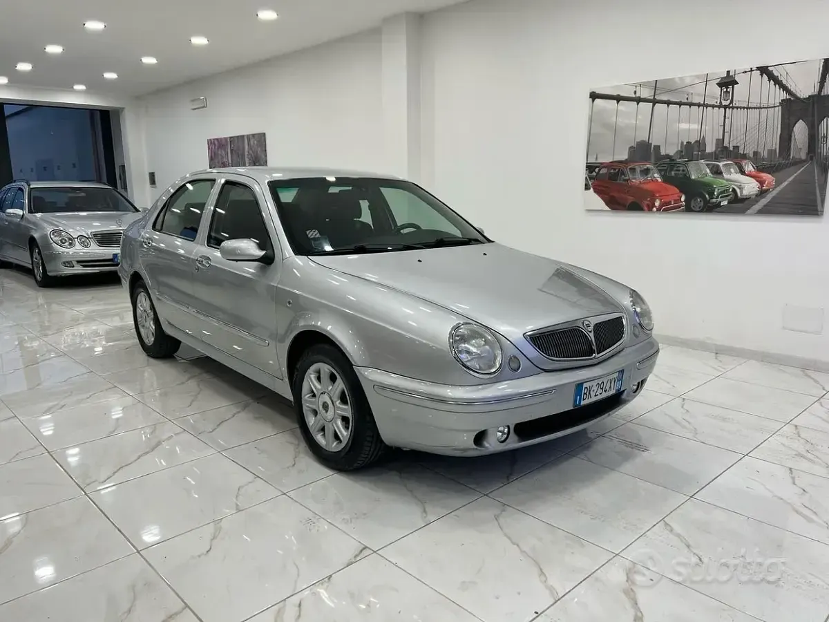 Usata Lancia Lybra 131 CV (96 kW) 2002 Grigio Berlina