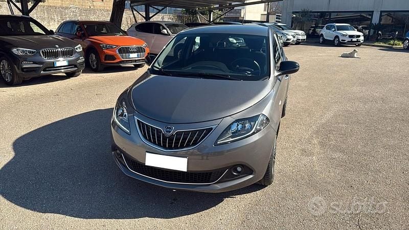 Usata Lancia Ypsilon Gold 70 CV (51 kW) 2022 Gray Utilitaria