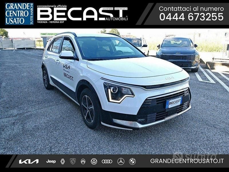 Bianco pastello Usata 2025 Kia Niro Style SUV | 31.900 € (Buon prezzo) - Immagine 1/4