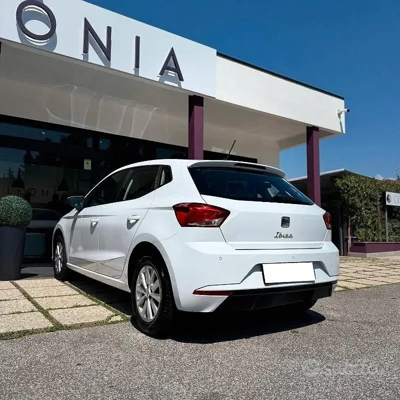 Usata Seat Ibiza Business 95 CV (69 kW) 2023 Bianco pastello Utilitaria