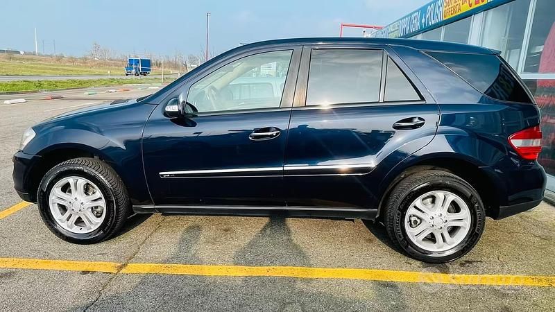 Usata Mercedes ML320 218 CV (160 kW) 2007 Blu SUV