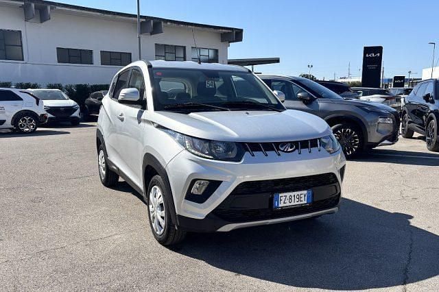 Usata Mahindra KUV100 83 CV (61 kW) 2020 Grigio SUV