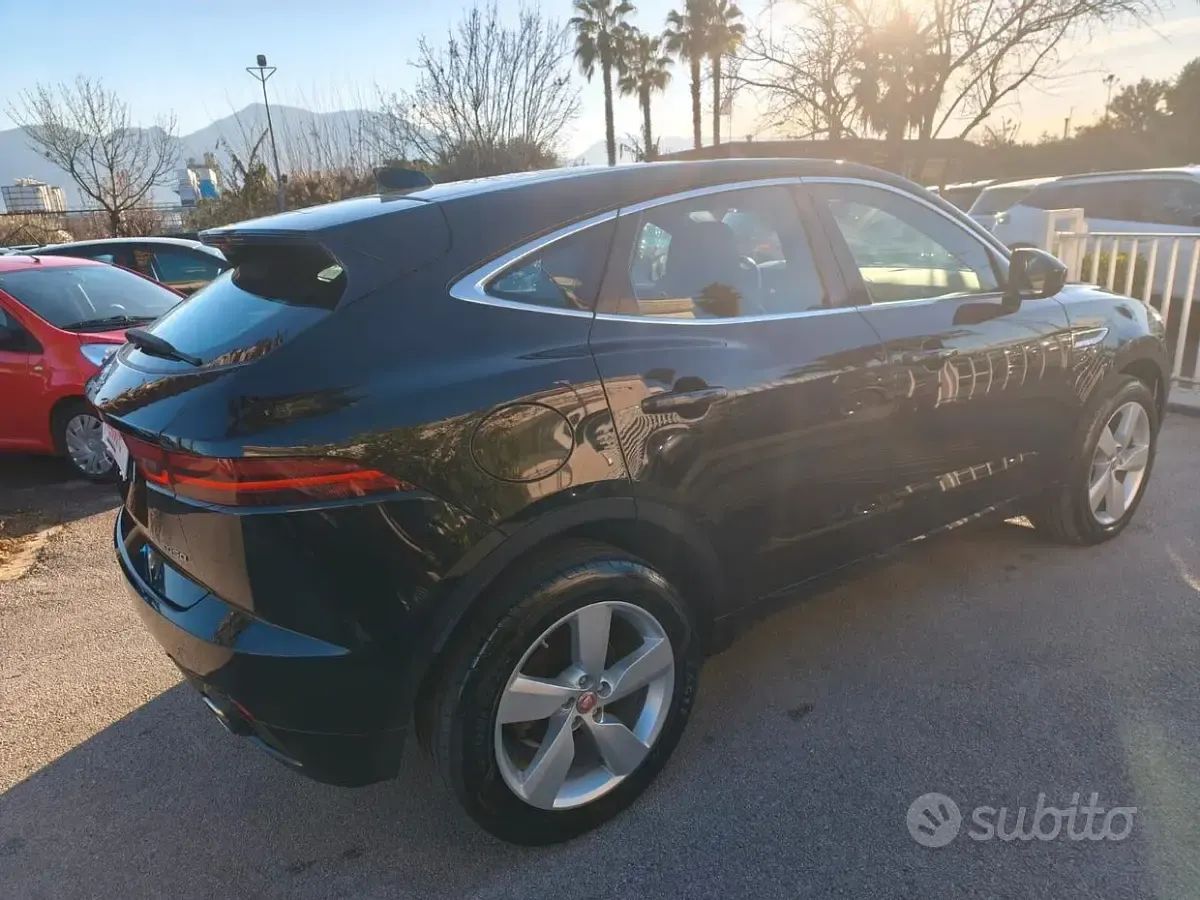 Usado Jaguar E-Pace R-Dynamic 150 CV (110 kW) 2019 Negro SUV