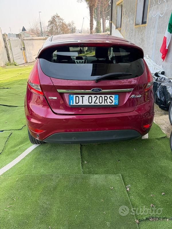 Usata Ford Fiesta 2008 Rosso Utilitaria