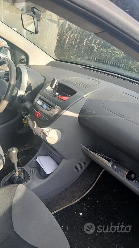 Usata Peugeot 107 68 CV (50 kW) 2010 Nero Utilitaria