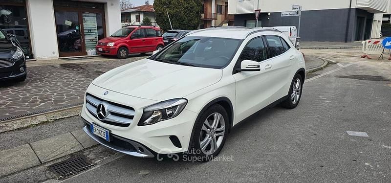 Usata Mercedes GLA200 136 CV (100 kW) 2014 Bianco SUV