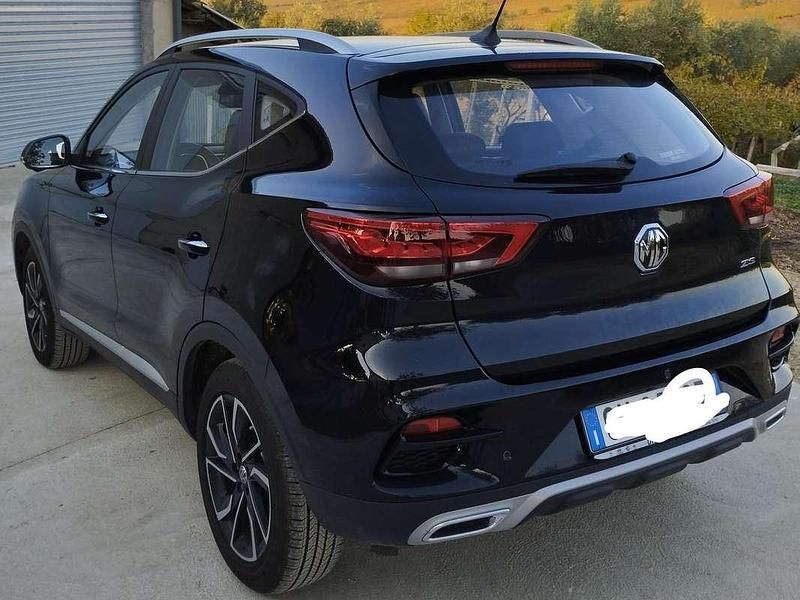 Usata MG ZS Luxury 106 CV (77 kW) 2024 Nero Berlina