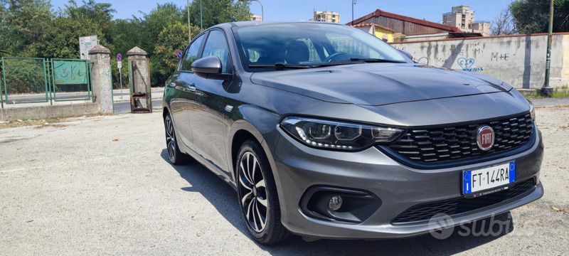 Grigio Usata 2019 Fiat Tipo Tre volumi | 12.900 € (Cara) - Immagine 1/4