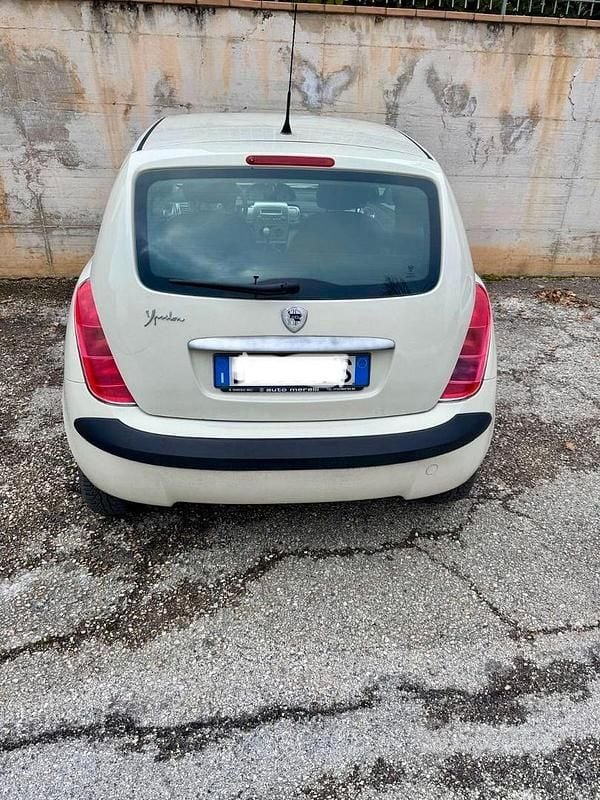 Usata Lancia Ypsilon 60 CV (44 kW) 2006 Bianco Utilitaria