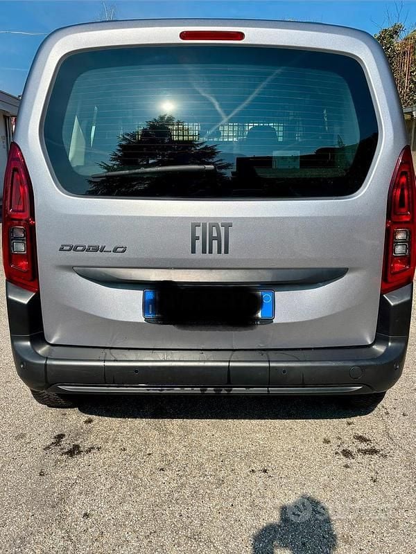 Usata Fiat Doblò 131 CV (96 kW) 2024 Grigio Monovolume
