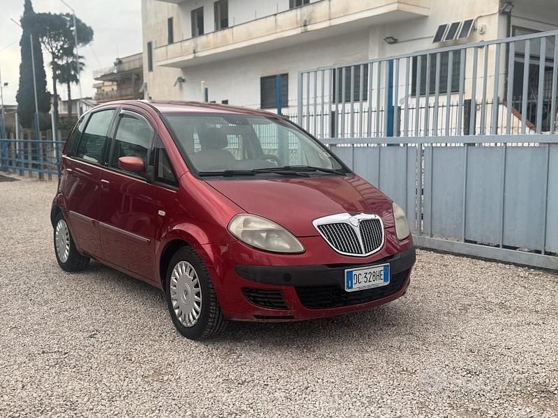 Usata Lancia Musa 95 CV (69 kW) 2006 Rosso Monovolume