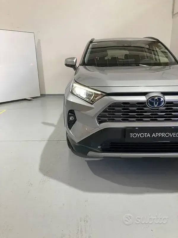 Usata Toyota RAV4 Hybrid 218 CV (160 kW) 2022 Argento SUV