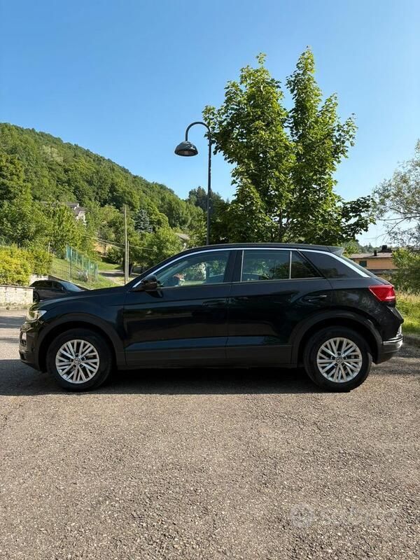 Usata VW T-Roc 116 CV (85 kW) 2019 Nero SUV