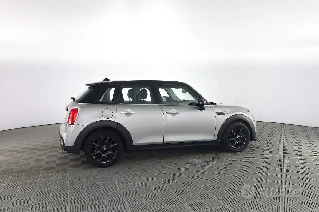 Usata Mini Cooper Classic 136 CV (100 kW) 2023 Argento Utilitaria