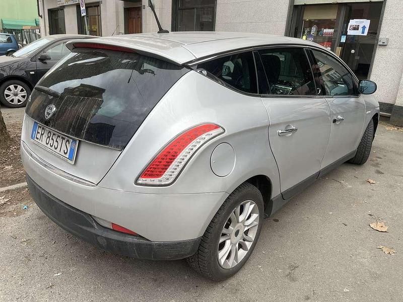 Usata Lancia Delta 120 CV (88 kW) 2013 Argento Utilitaria