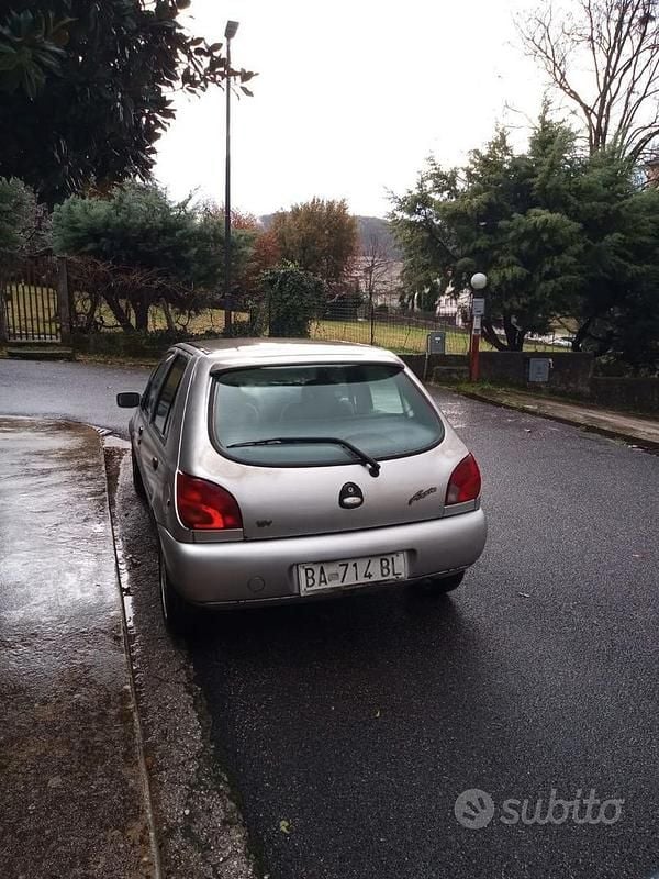 Usata Ford Fiesta 1998 Grigio Berlina