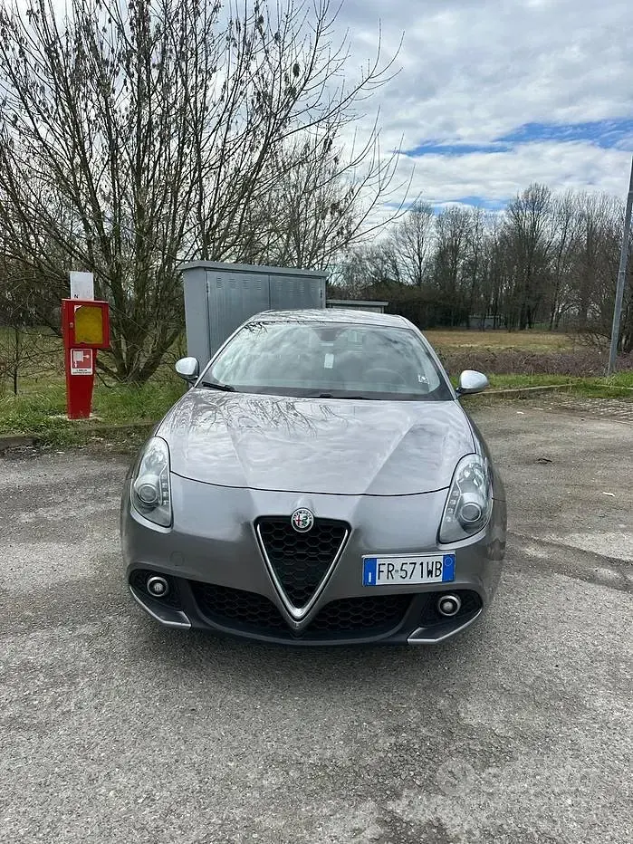 Begagnad Alfa Romeo Giulietta 120 HK (88 kW) 2018 Grå Halvkombi