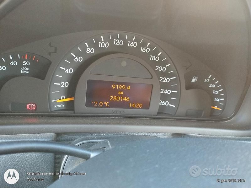 Usata Mercedes 220 2002 Grigio Berlina