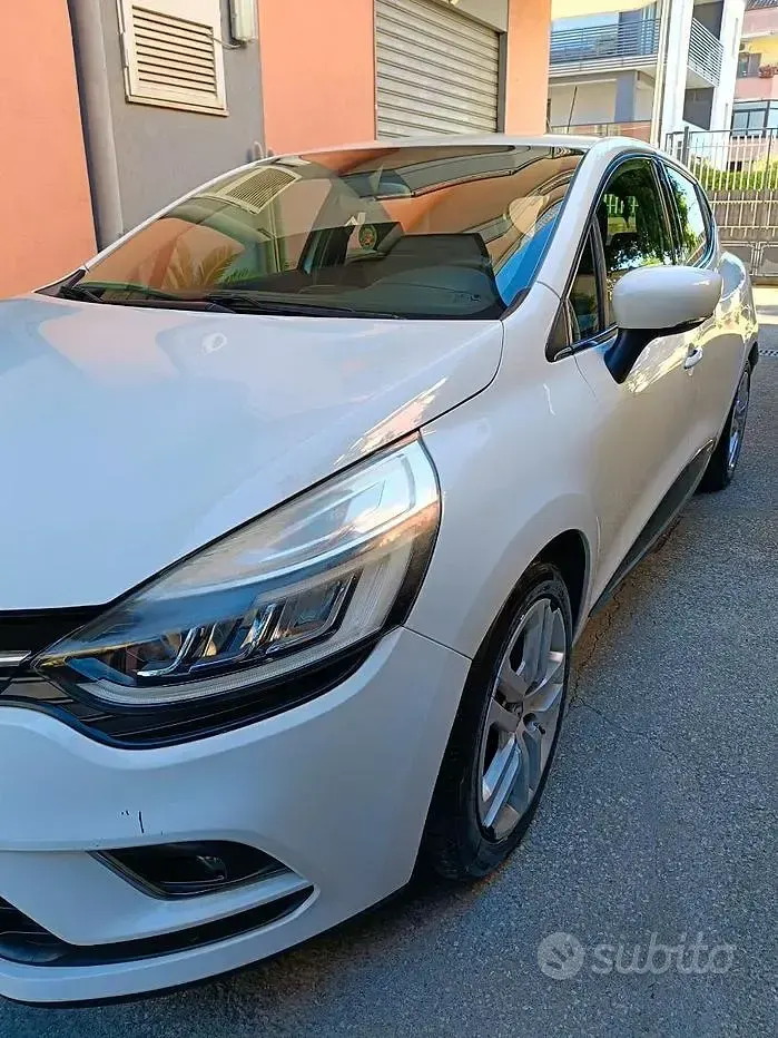 Usata Renault Clio IV 575 CV (422 kW) 2017 Bianco Berlina