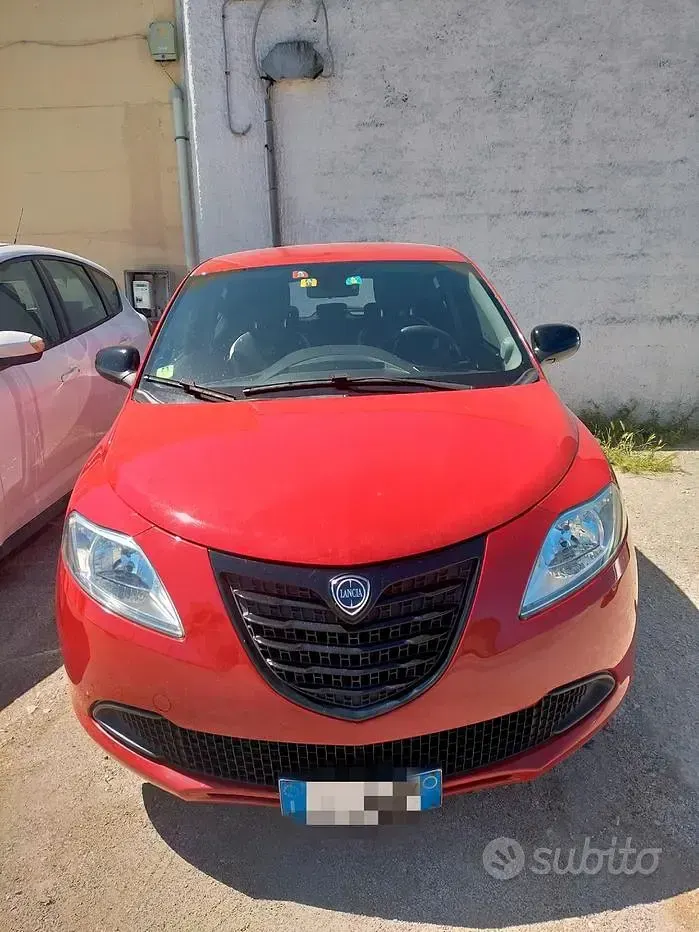 Usata Lancia Ypsilon Silver 69 CV (50 kW) 2015 Rosso Utilitaria